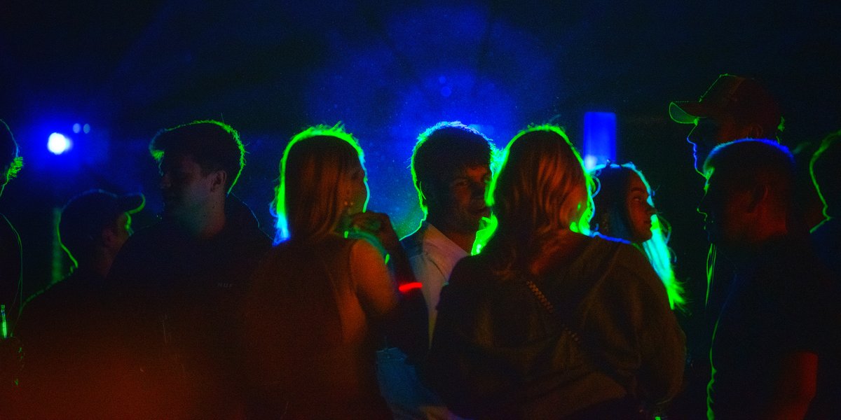 Panorama der n�chtlichen Fullmoonparty am Urisee bei Reutte